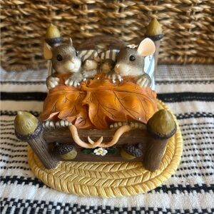Retired Charming Tails “The Honeymoon’s Over” 89/763 Fall Mouse Figurine